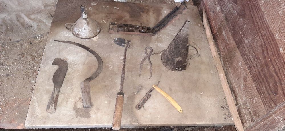 Pequenas ferramentas antigas