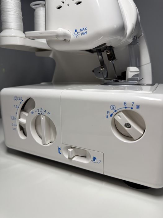 Overlock 4-nitkowy Gritzner 788 + akcesoria