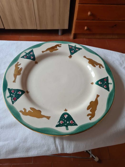 Serviço de jantar pintado a mão CLASSIC CHRITMAS  com 31 peças