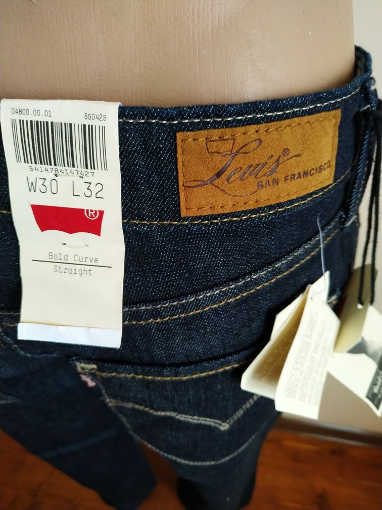 Джинси Levis (кльош не великий)