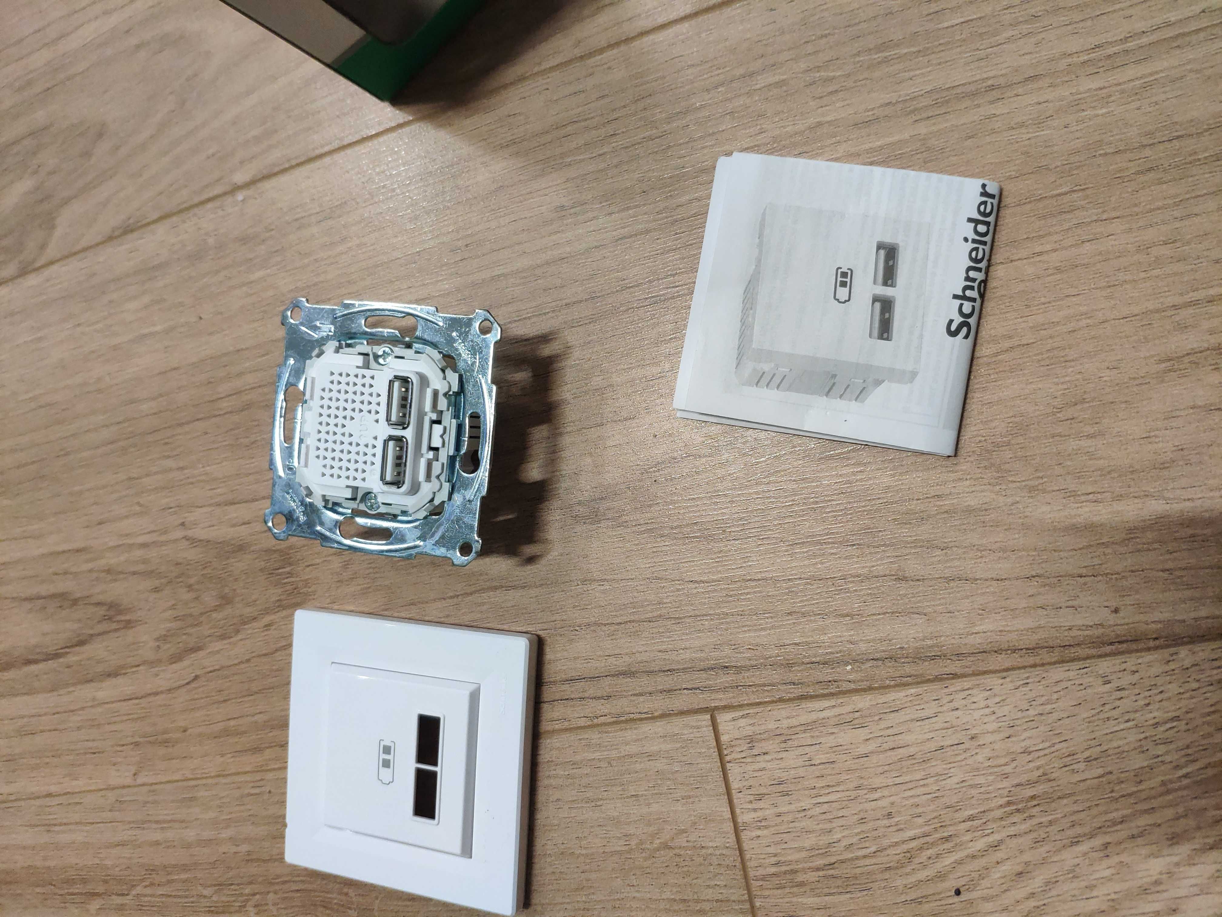 USB розетка 2,1A біла ASFORA