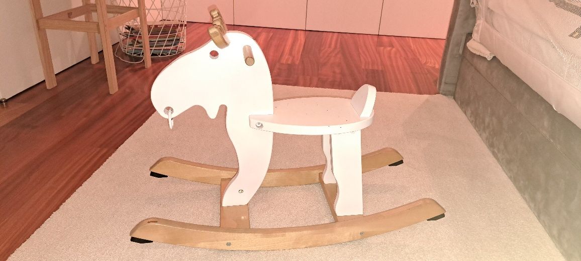 Cavalinho de madeira IKEA modelo EKORRE