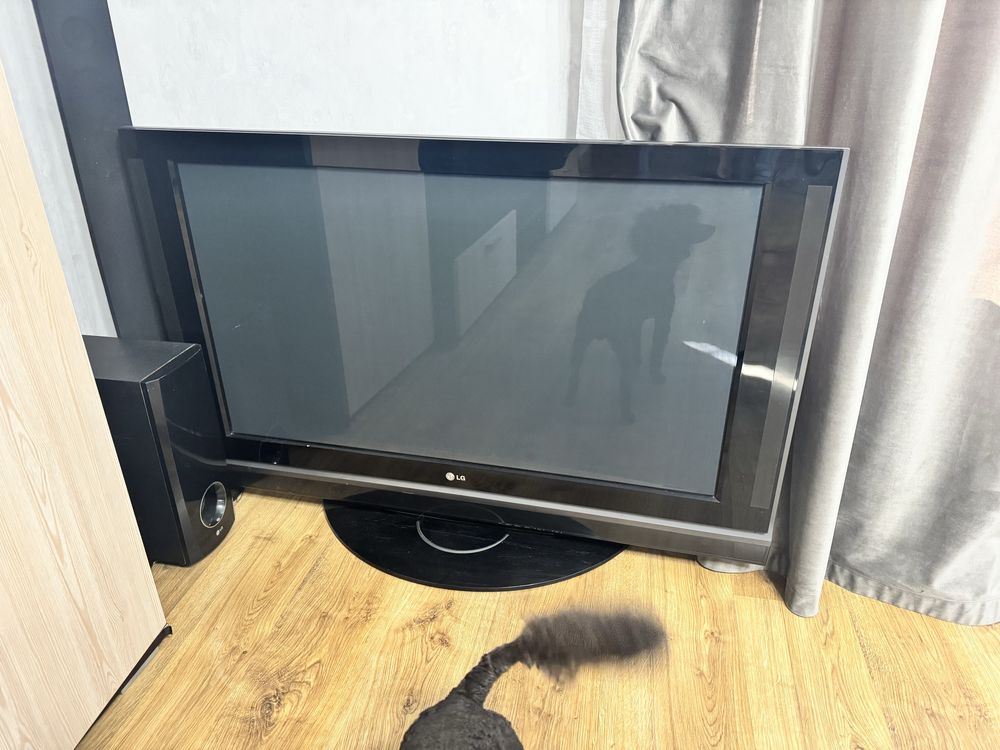 Телевізор LG42 та дом.кінотеатр