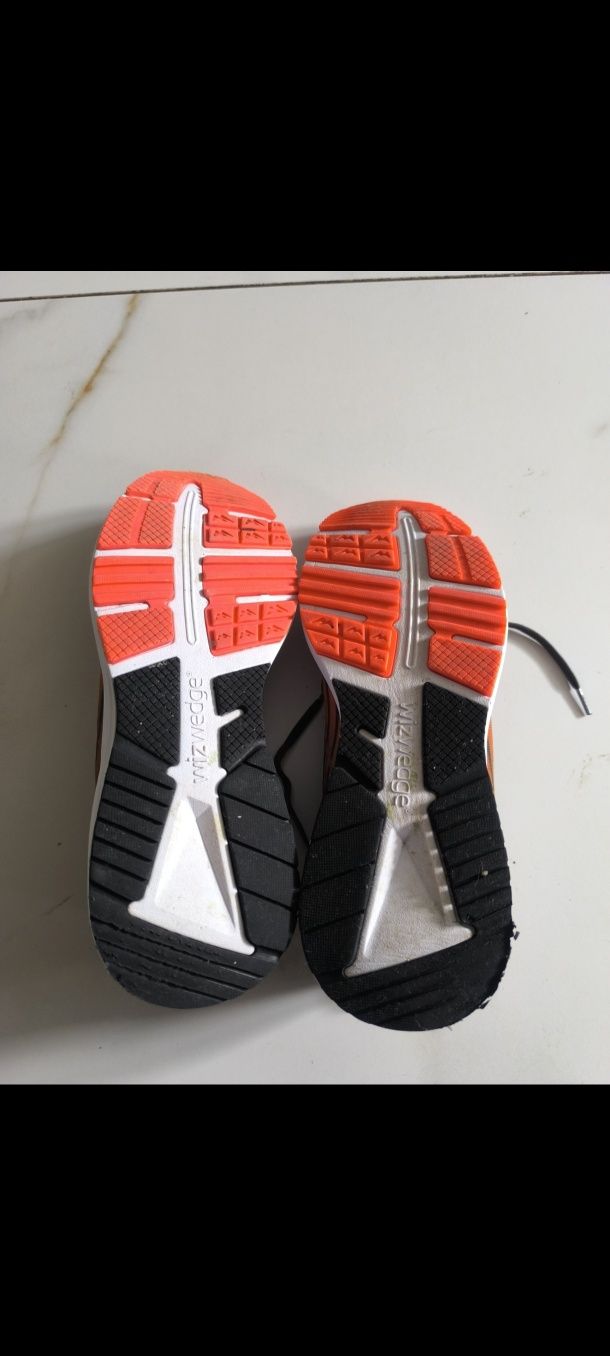 Продаю кроссовки фирмы wizwedge.