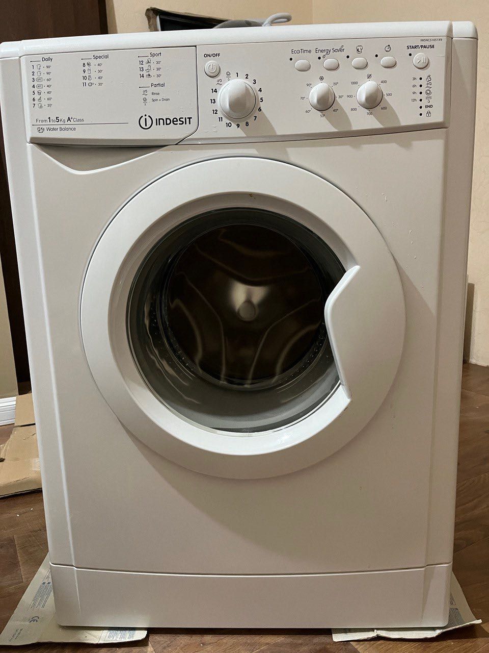 пральна машина Indesit IWSNC51051X9 майже нова