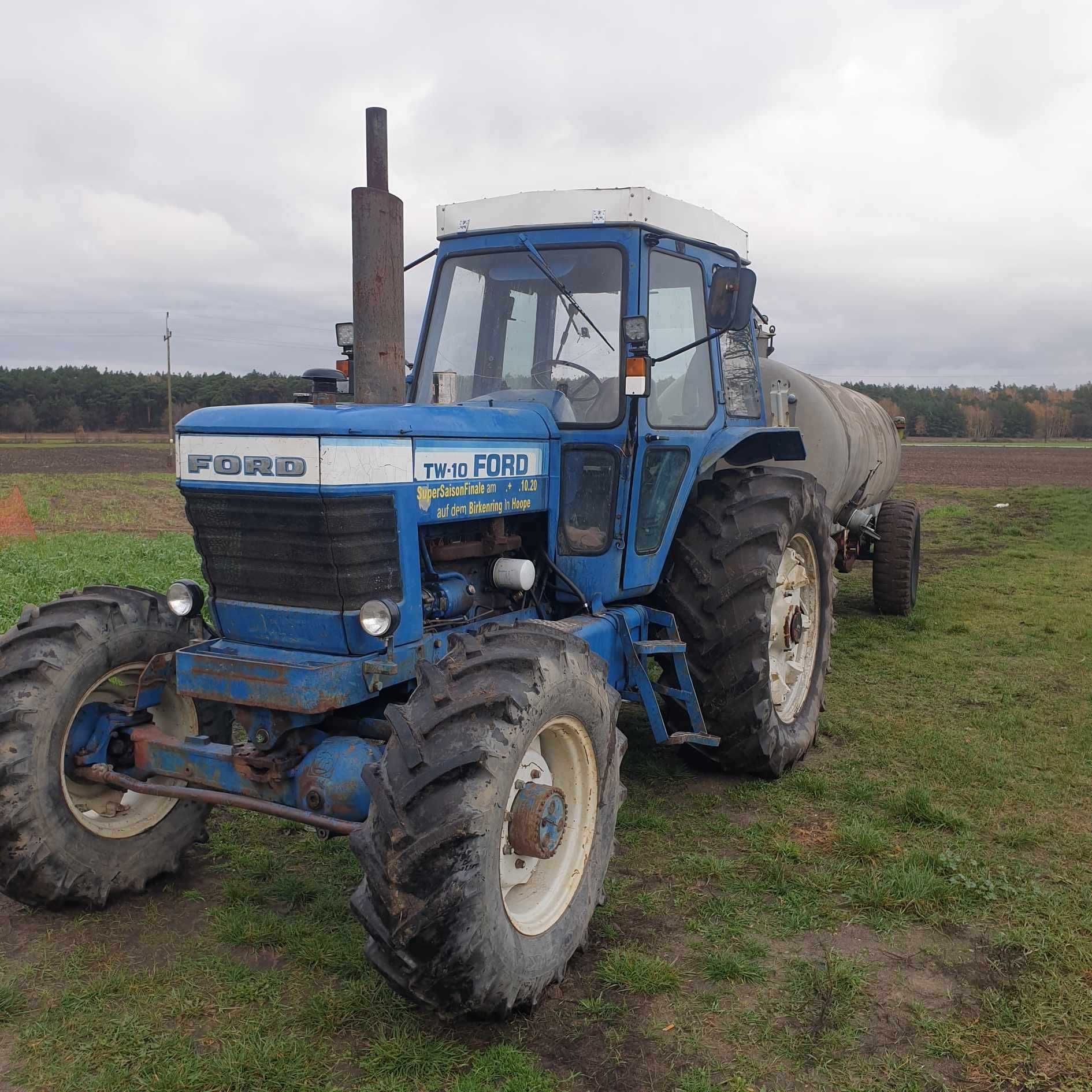 Traktor Ford TW10