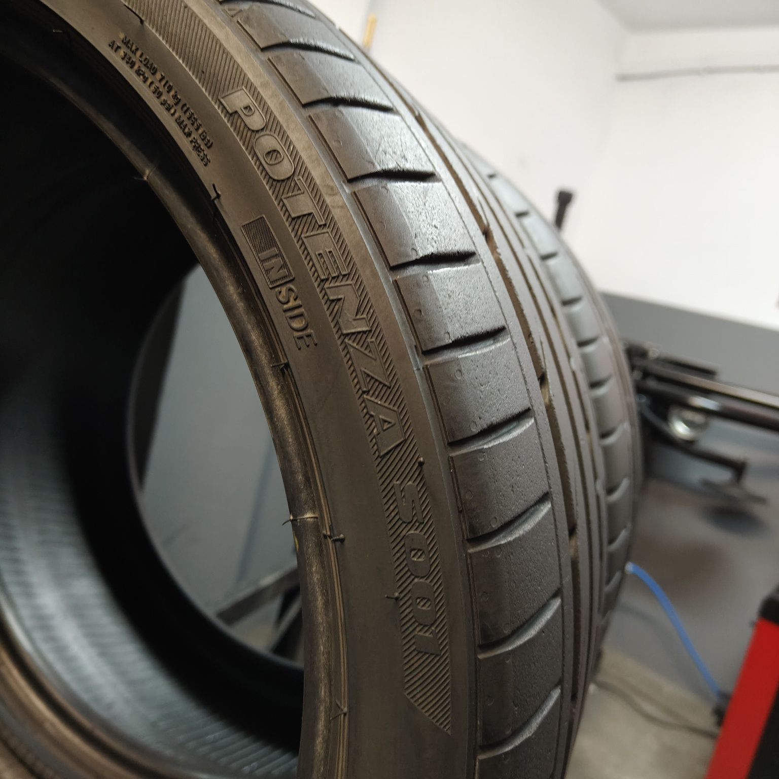 255/35/19 XL Sprzedam parę opon letnich Bridgestone