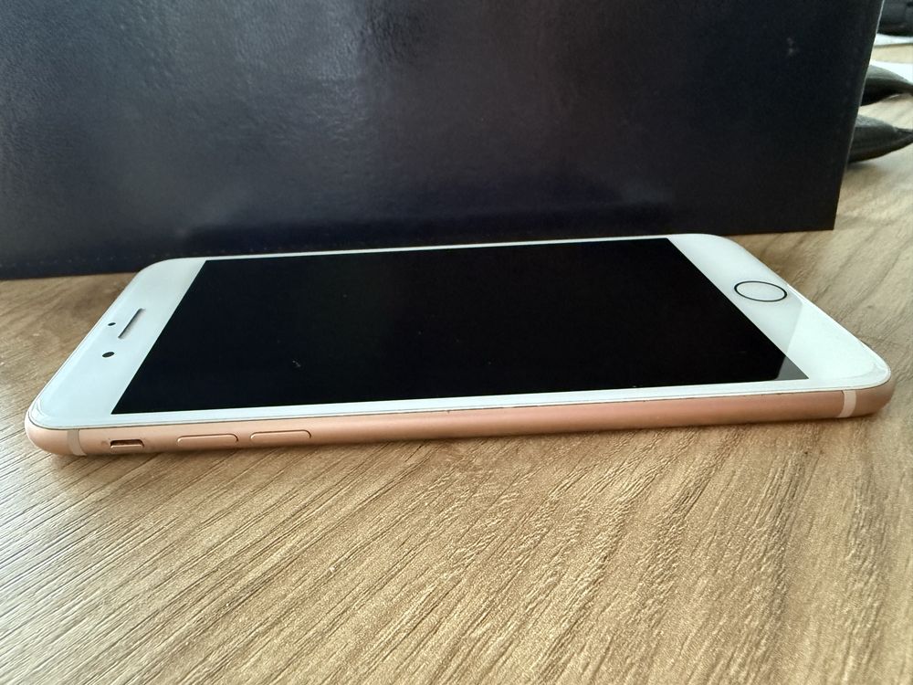 iPhone 8 Plus uszkodzony