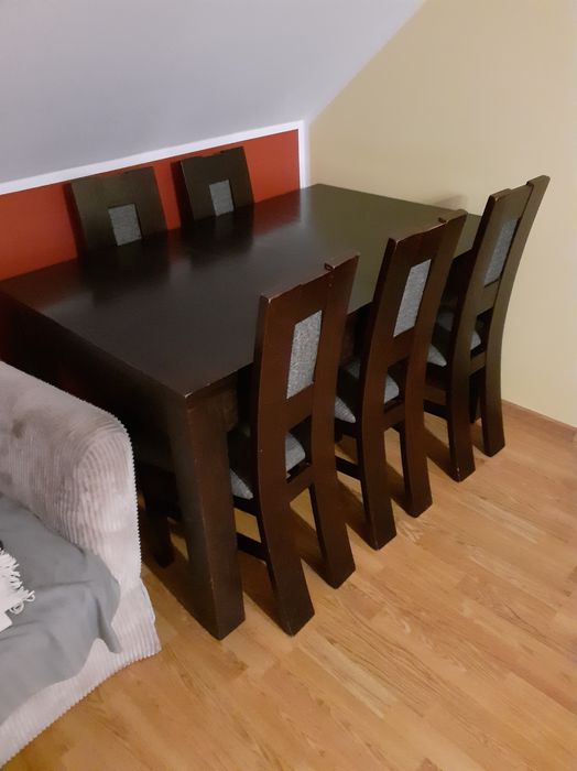 Zestaw 6 krzeseł i stół