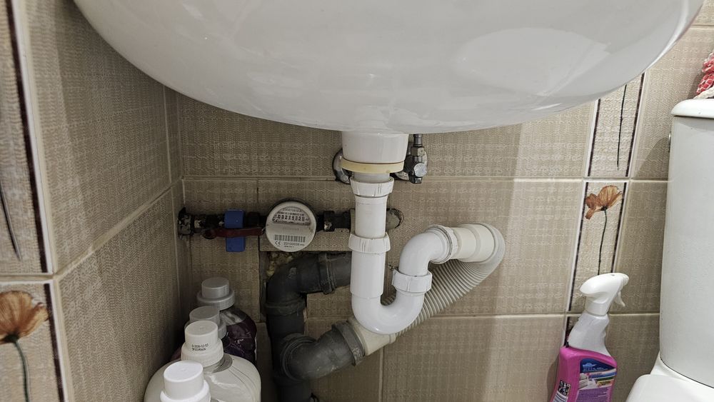 Za darmo Toaleta WC, umywalka, prysznic, lustro