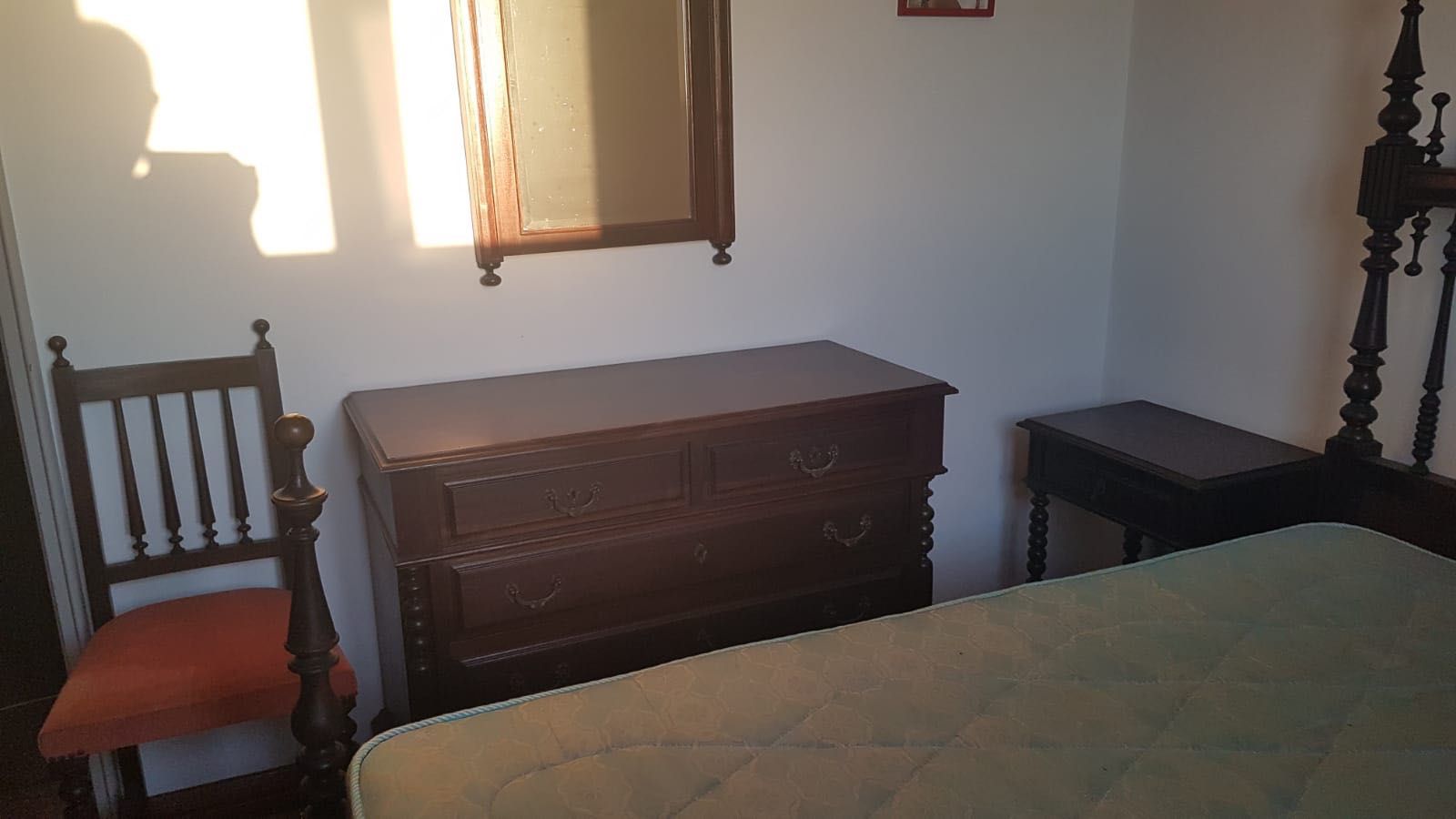 Mobilia de quarto antiga muito bonita e muito pouco usada