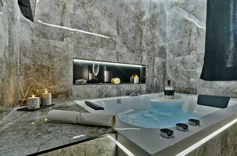 LuXus Apartament z Jacuzzi na wyłączność w środku miasta Parking