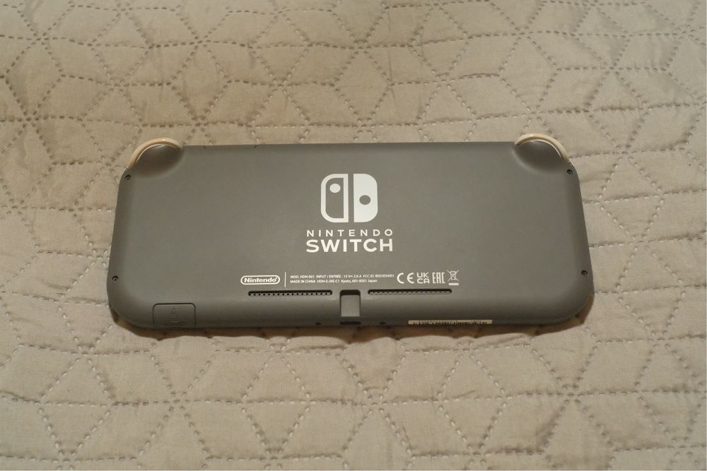 Nintendo Switch Lite + Sd card 64gb + Case