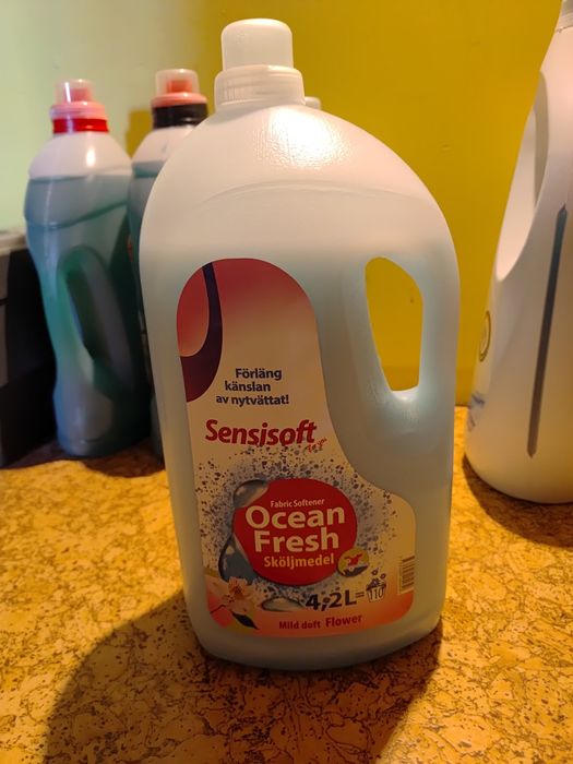 Żel ariel kolor uniwersalny i czarnh