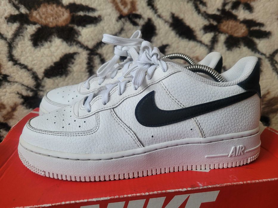 Super sportowe młodzieżowe sneakersy Nike Air Force 1 r.38 skóra