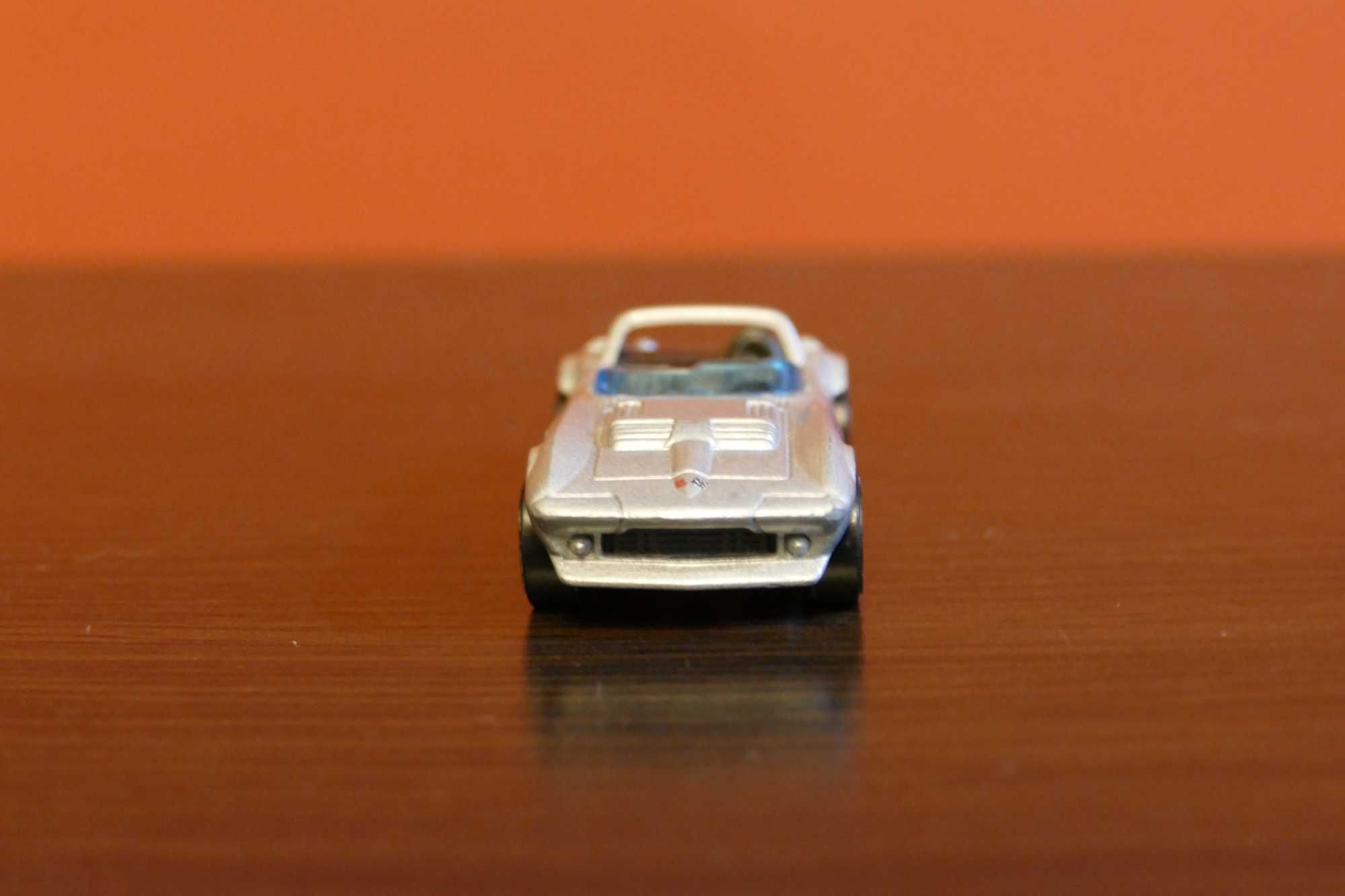 Hot Wheels autko "Resorak" Chevrolet Corvette Roadster rocznik 1969