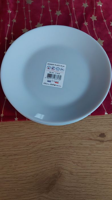 Zestaw nowych talerzy 6szt
