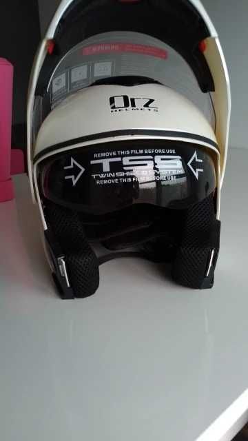 Capacete modelat branco tamanho L Novo