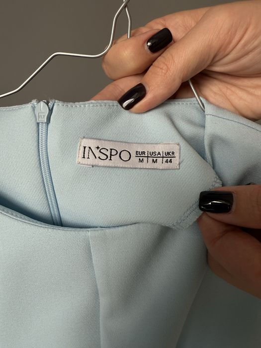 Блакитна сукня