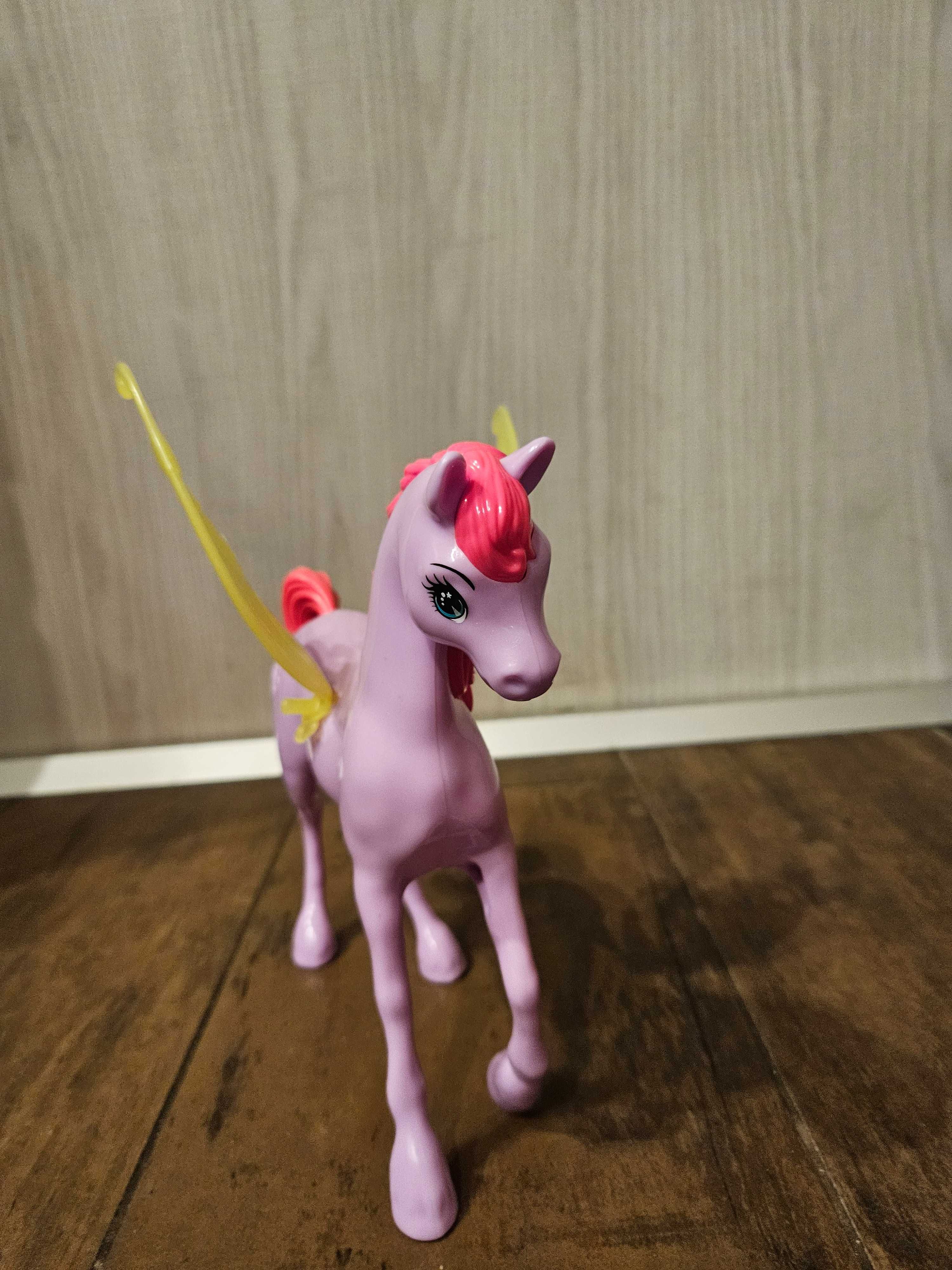 Koń pegaz Barbie
