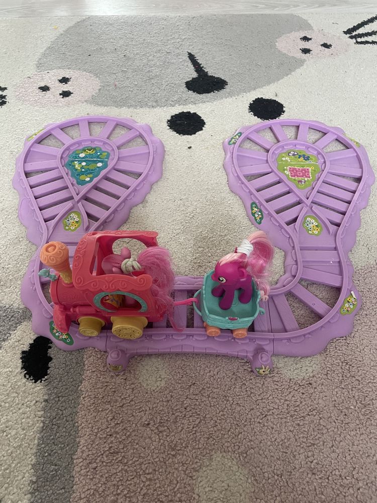 Pociąg przyjaźni Little Pony tory i 2 kucyki