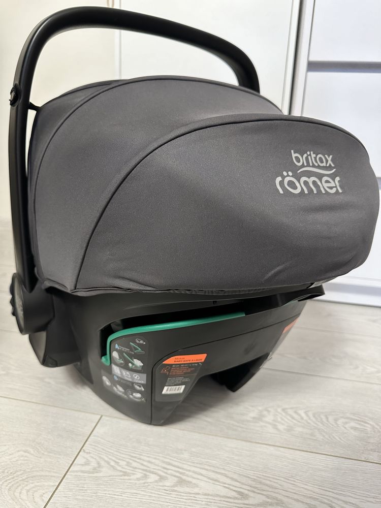 Автокресло Britax-Romer Baby-Safe3 i-Size Midnight Grey