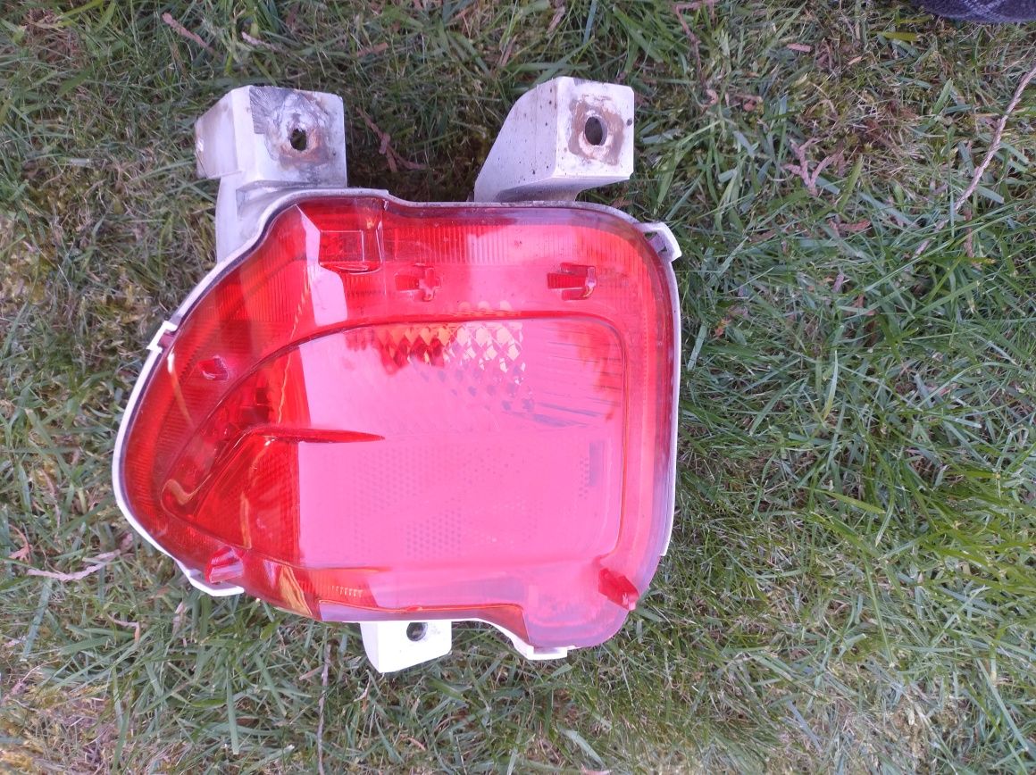 Lampa prawa przeciwmgielna toyota RAV4 III