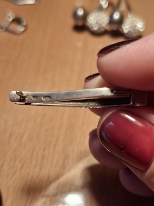 Продам серебрянные изделия,серёжки,кольца ,подвестка ,цена разное.