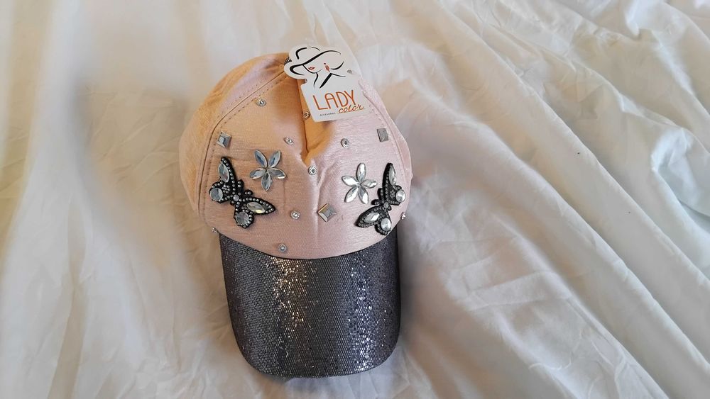 Czapka z daszkiem z cekinami, błyszcząca., dla dziewcząt.