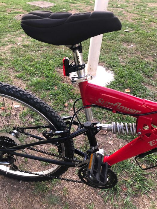 Bicicleta BTT com suspensão total