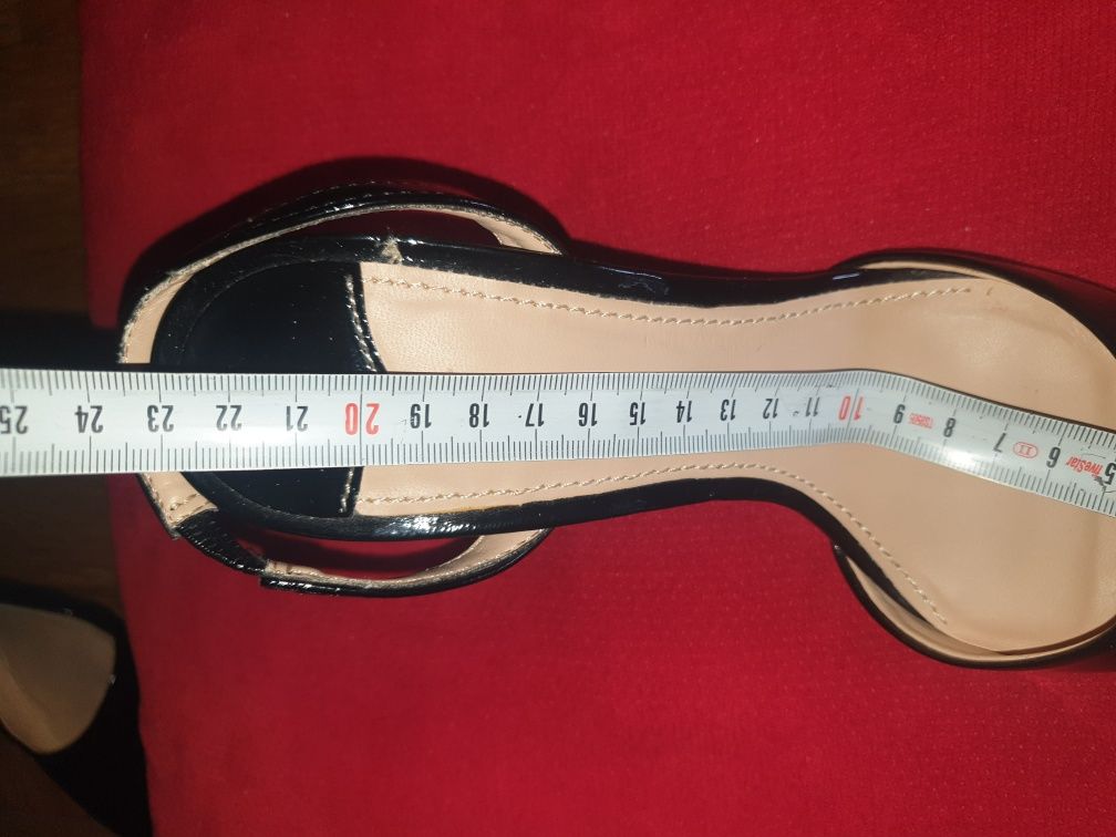 Czarne lakierowane szpileczki Stradivarius r. 36. Nowe.