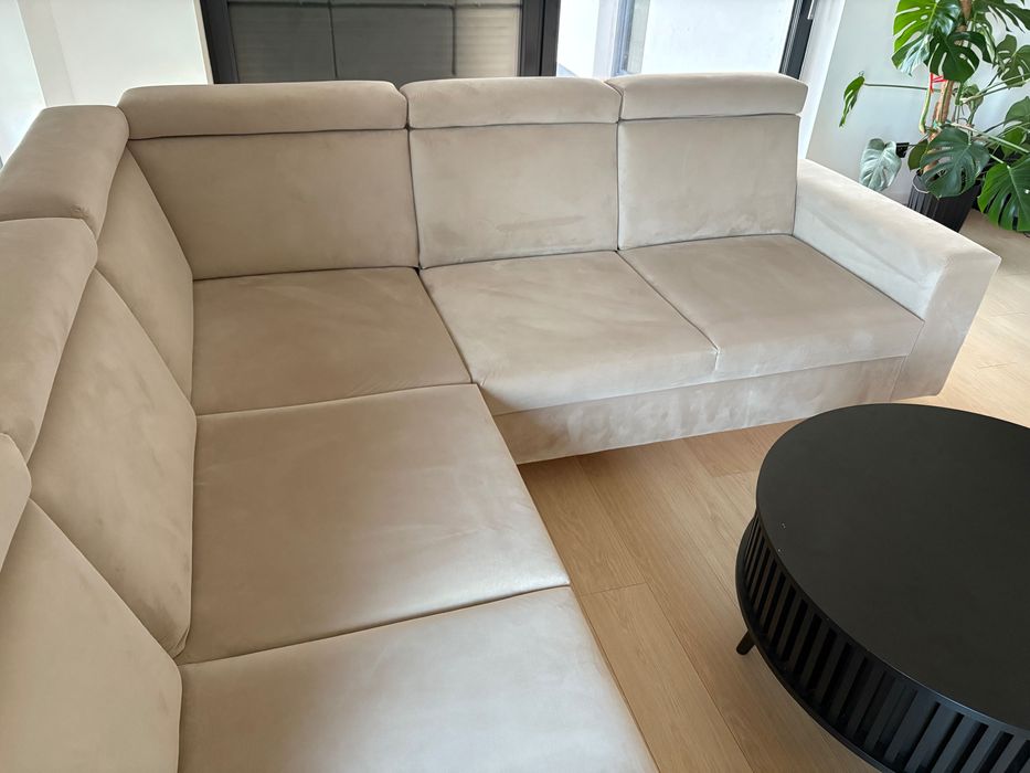 Narożnik beżowy z funkcją spania