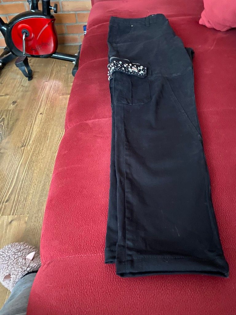 Czarne włoskie jeansy r.44 z ozdobnymi kamieniami nowe