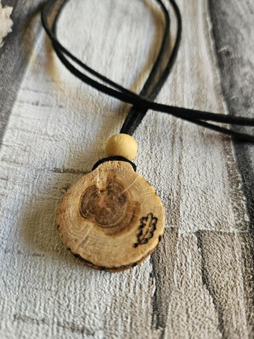 Wisior słowiański Ręce Boga ochronny drewniany ekologiczny naturalny