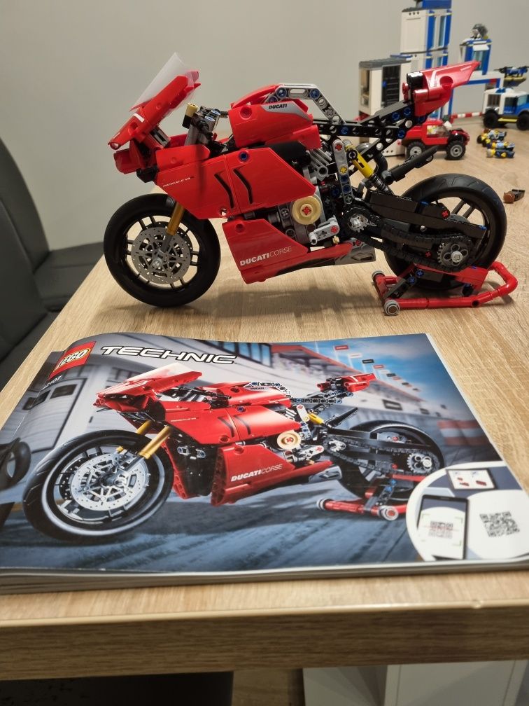Sprzedam motor lego technic 42107