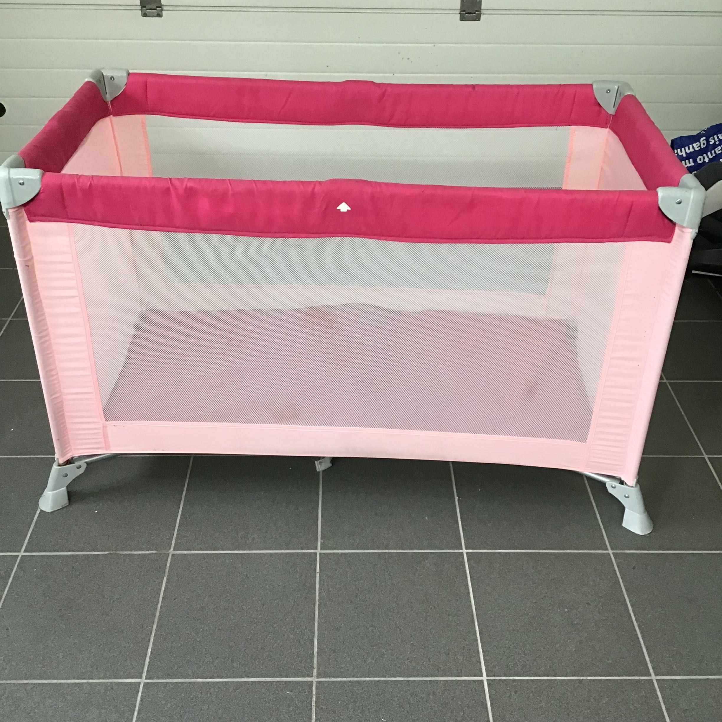 Cama de Viagem/Parque Infantil Zippy para desocupar - Urgente