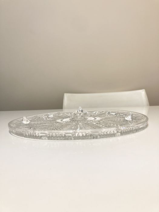 Кришталева тортівниця на ніжках