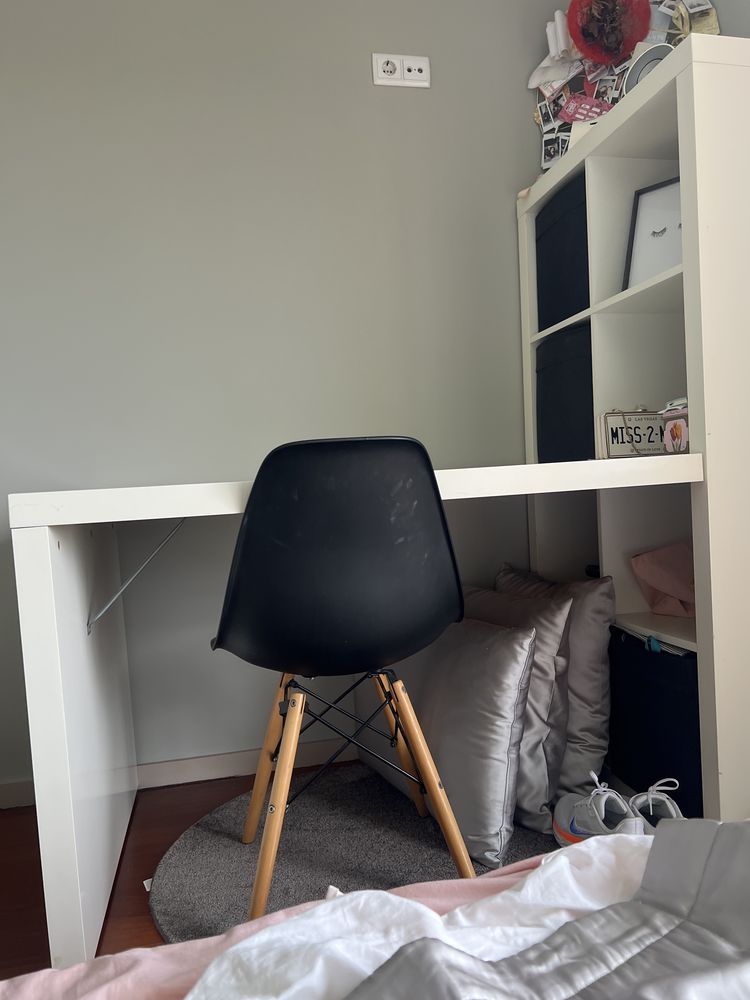 Secretaria com estante