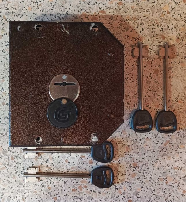 Замок накладной сувадальный Гардиан 20.07 (правый)