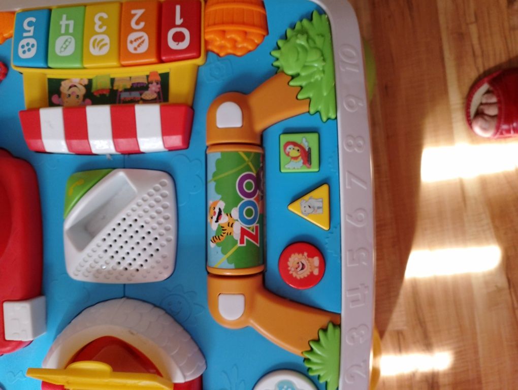 Stolik edukacyjny fisher price