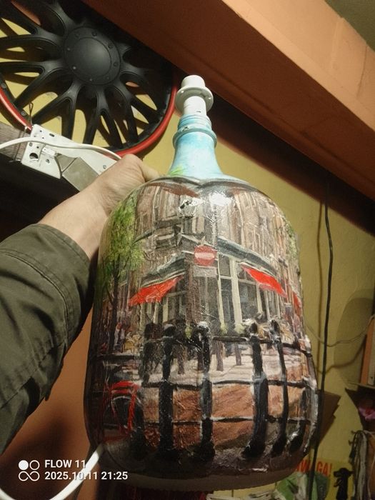 Szklana pomalowana butla