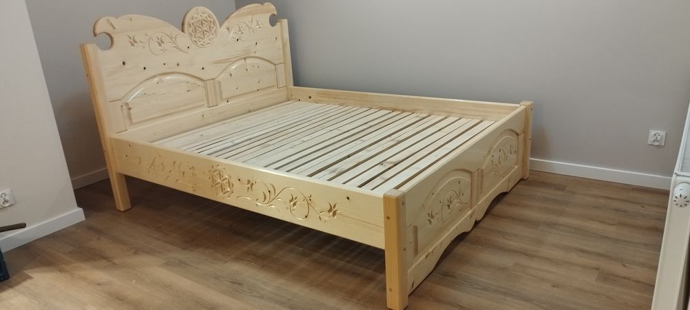 Łóżko góralskie rzeźbione