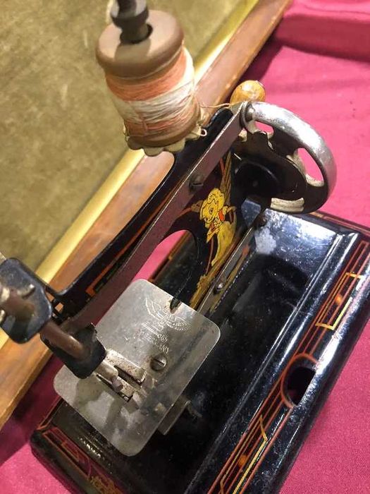 Máquina costura miniatura