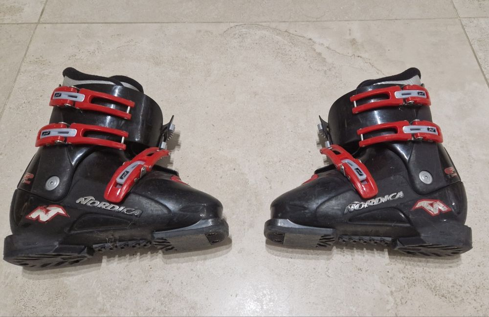 Buty narciarskie Nordica roz. 22-22,5cm, skorupa 260mm