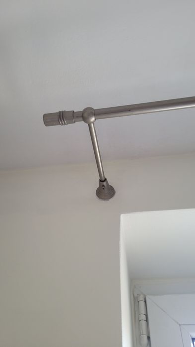 Karnisz z mocowaniem i końcówkami 2 metry