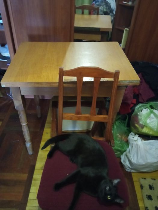 Стол і 2 стула на кухню