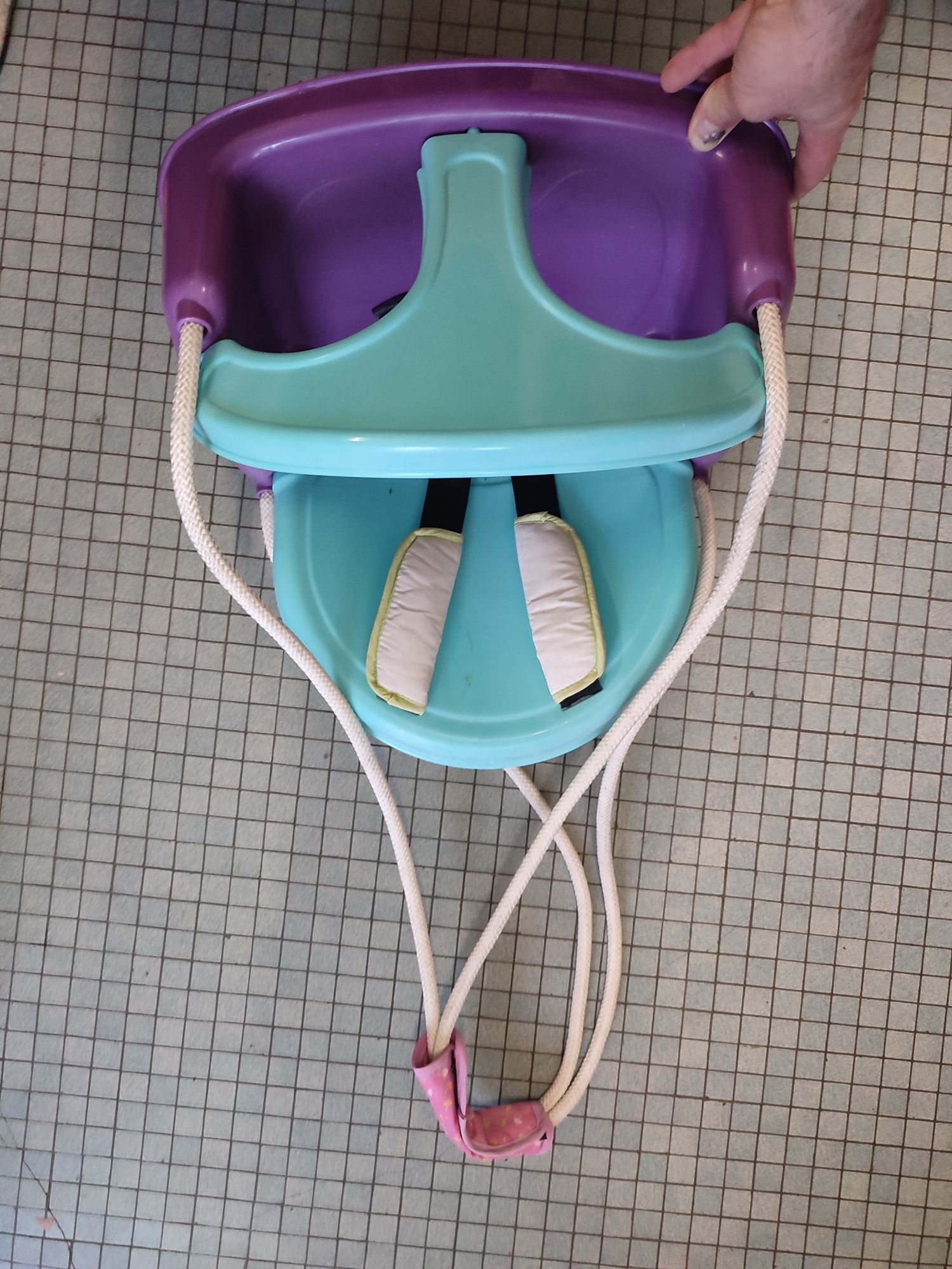 Cadeira de baloiço de mão e cadeira atividades