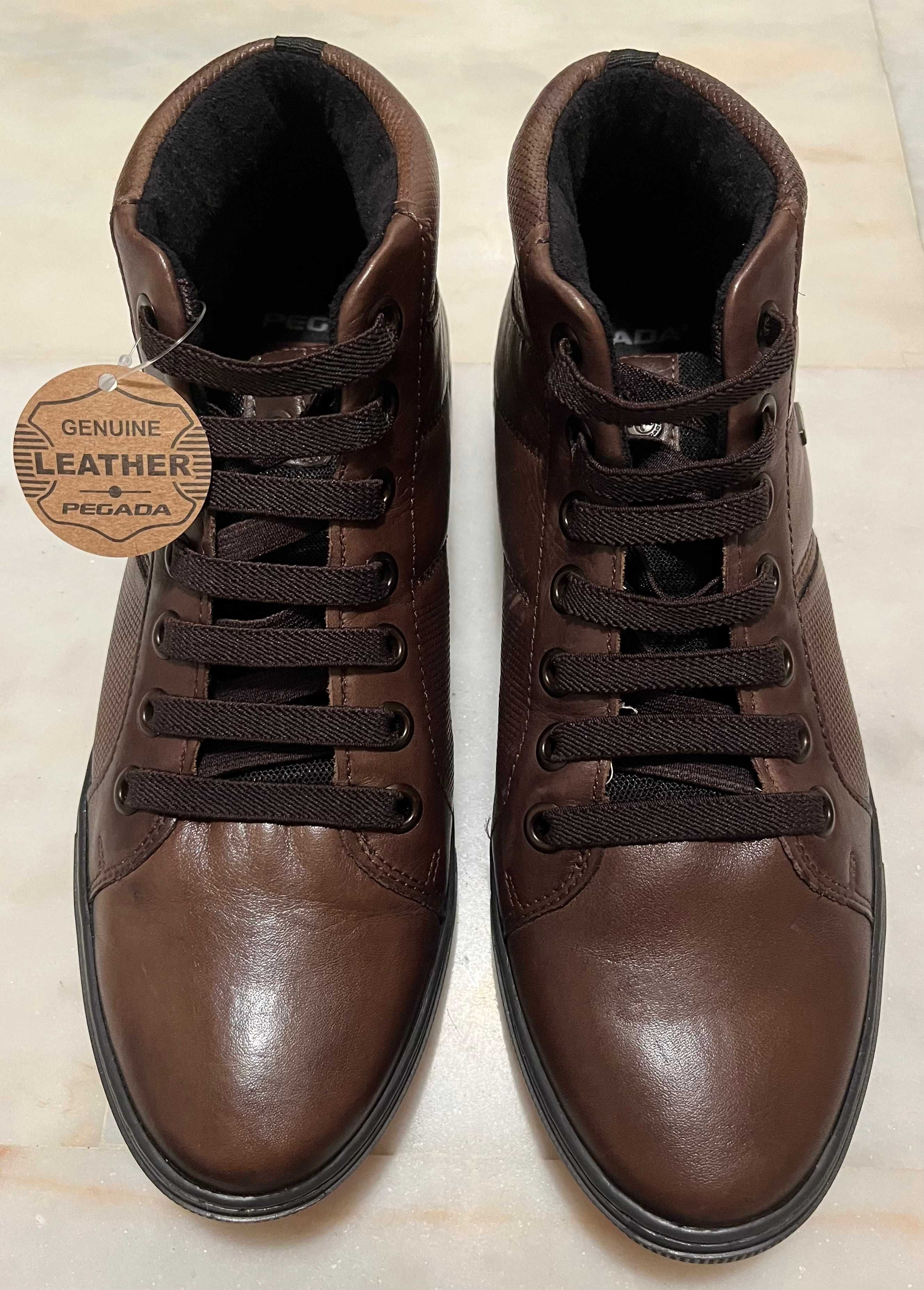 Botas castanhas de homem 42. Da marca "pegada"