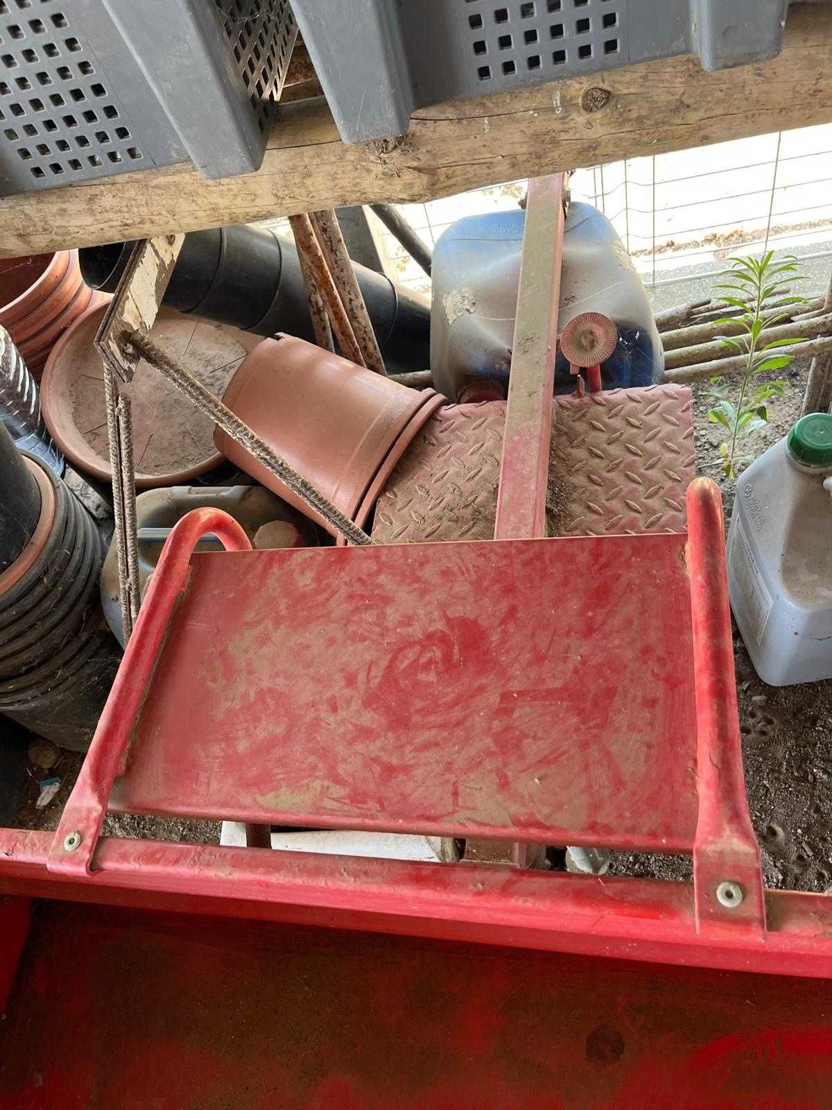 Reboque para motoenxada agrícola em bom estado