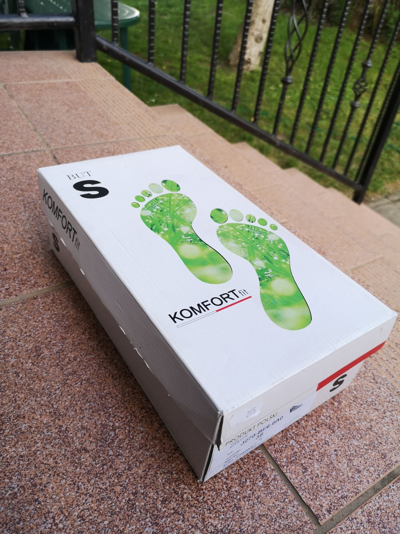 Czarne skórzane buty na koturnie BUT-S 38